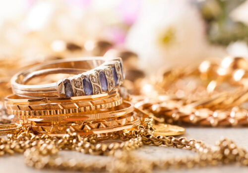 Prețul aurului îi obligă pe bijutieri să „ușureze” modelele Prețul aurului îi obligă pe bijutieri să „ușureze” modelele