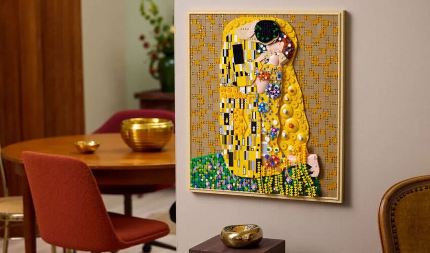 The Painting "The Kiss"