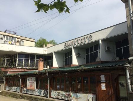 Коммерческий центр вместо Sănătate