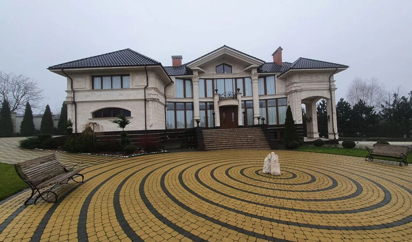 Luxury real estate owners are reminded about the tax Luxury real estate owners are reminded about the tax