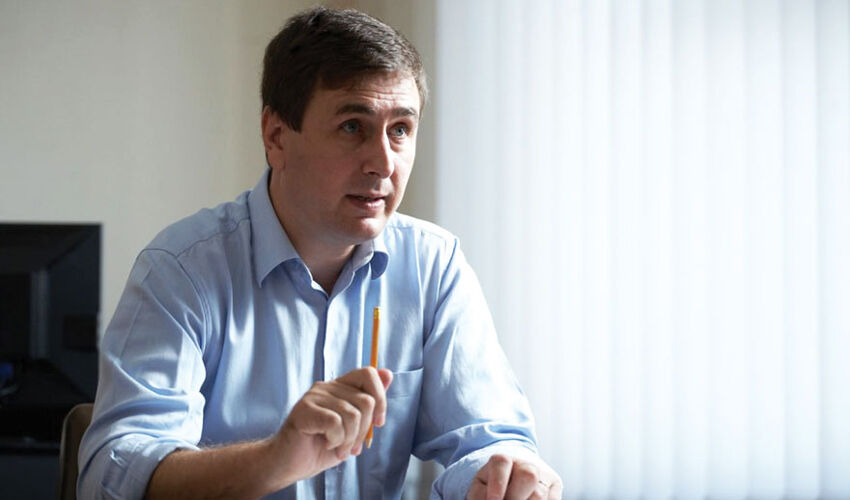 Trade deficit hits a record high