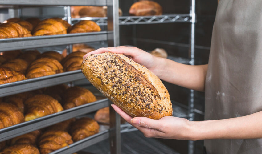 хлеб на хлебозаводе