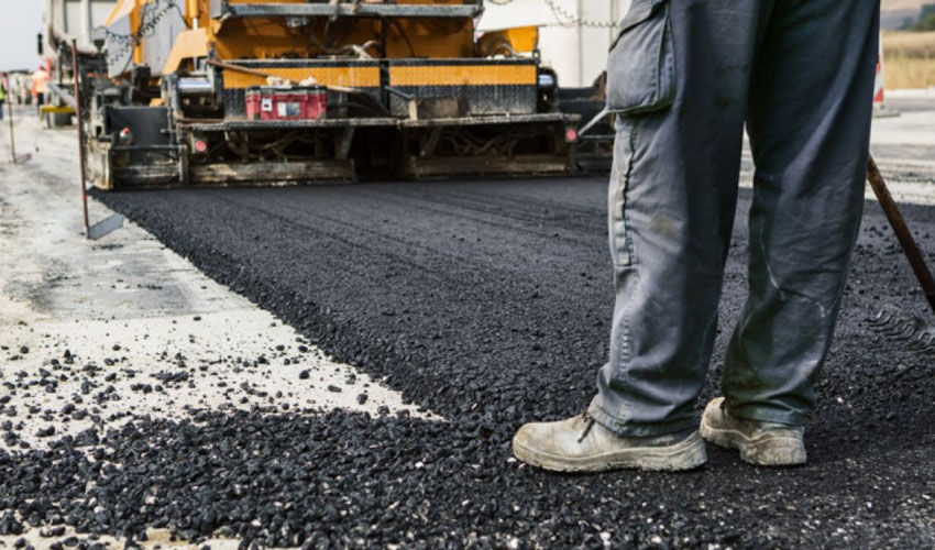 Banii sunt destinați drumurilor locale de „importanță urgentă”