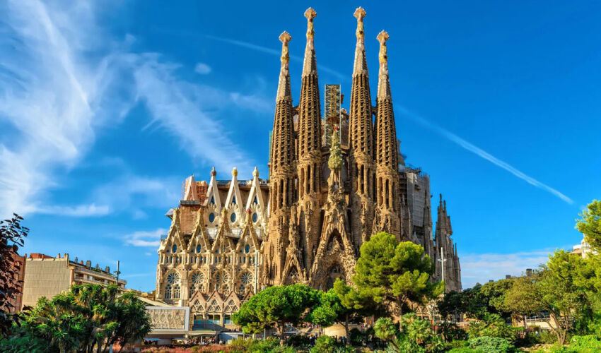 Гауди ждал 100 лет: в Барселоне завершили вершину Саграда Фамилия гауди саграда де фамилия