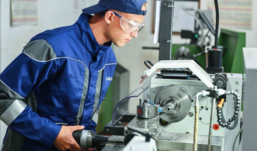 Germania simplifică accesul la muncă pentru absolvenții străini absolvent