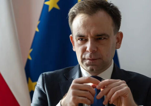 Ministrul polonez de finanțe îndeamnă cetățenii să păstreze banii acasă