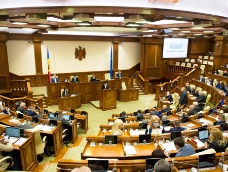 Парламент вернулся тихо Парламент вернулся тихо