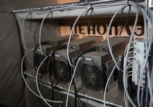 O fermă minieră ilegală a fost descoperită într-un sat din Rusia