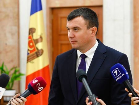 Минфин приятно удивляет