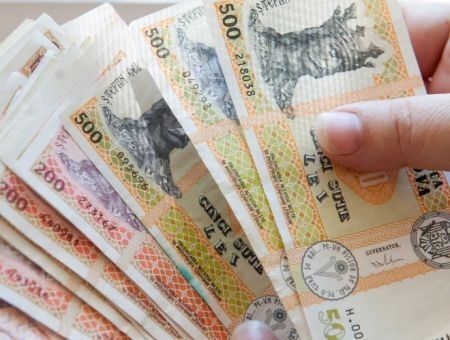 Зарплаты ставят на удержание
