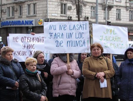 Работники Moldpresa Grup протестуют