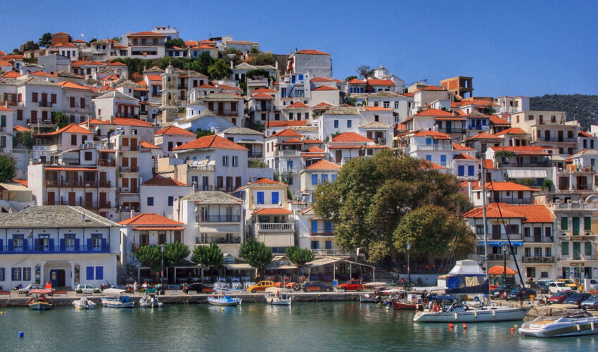 Foreigners leaving Greece: residential investment falls 22%