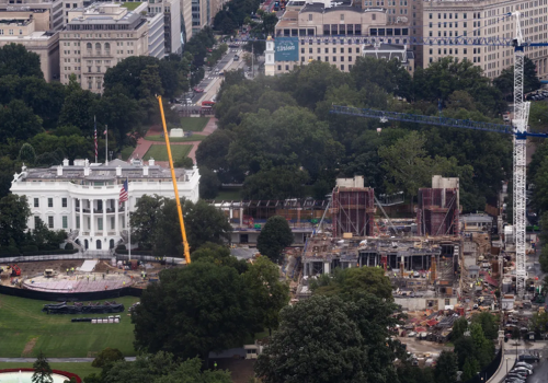 Instanța l-a obligat pe Trump să oprească construcția sălii de bal de lângă Casa Albă Instanța l-a obligat pe Trump să oprească construcția sălii de bal de lângă Casa Albă