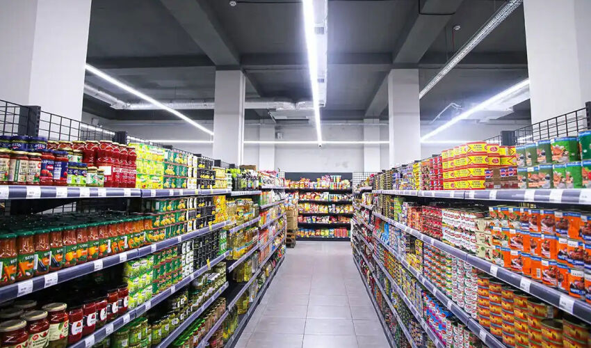полки магазина