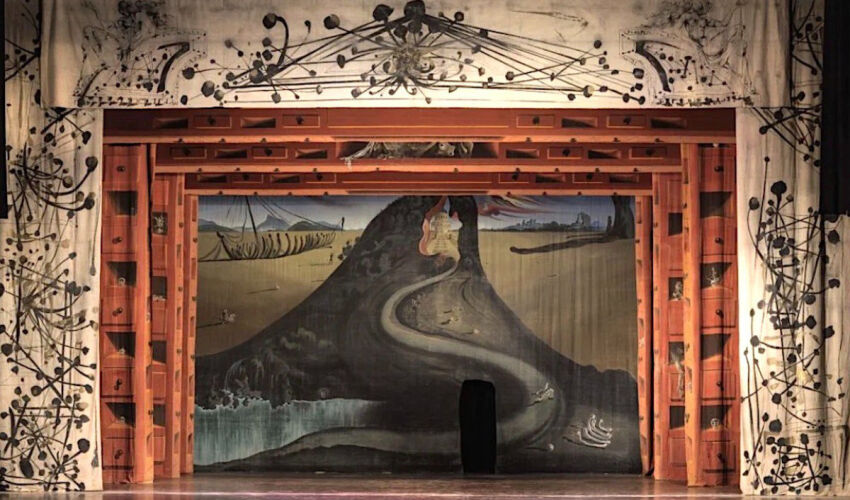 Cea mai mare lucrare a lui Salvador Dalí.