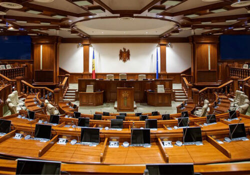 On September 1, the parliament will work under new rules. The opposition calls it “Glory to the CPSU!”