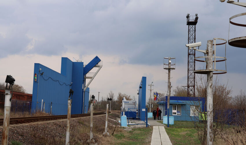 Ocnica tested a railroad scanner donated by China 8 years ago scanner