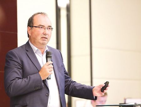 László DIóSI: «Воспитывать клиентов банка ответственными инвесторами» László DIóSI: «Воспитывать клиентов банка ответственными инвесторами»