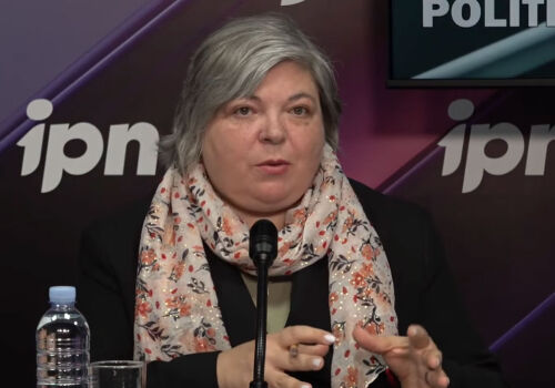 Specialiștii avertizează: rețelele sociale pot amplifica riscurile de comportament suicidar la adolescenți