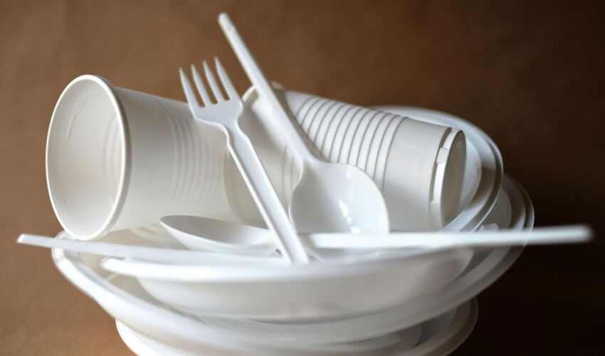 plastic tableware