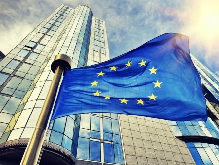 ЕС помогает малому бизнесу перейти на онлайн-платформы