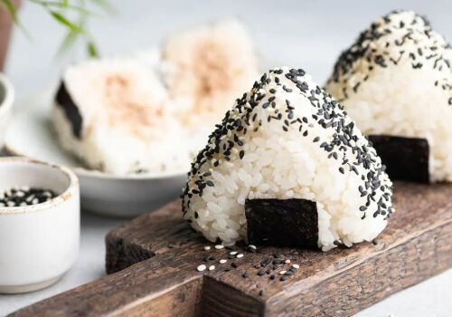 Японский врач открыл магазин в Молдове, где продаёт онигири