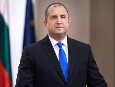 Болгария протянула «руку помощи» Болгария протянула «руку помощи»
