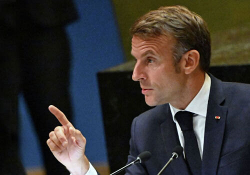 Макрон пригрозил жесткими мерами ЕС в торговом споре с Китаем