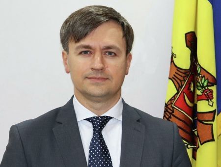 Парламент начал с назначений