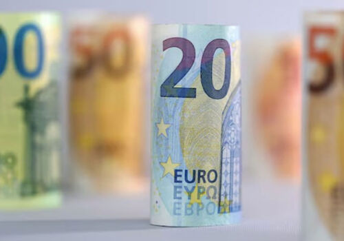 Euro nu a reușit să smulgă o cotă de piață semnificativă dolarului