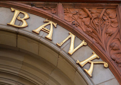 Băncile centrale nu vor reduce costul creditelor: „inflația temporară” este anulată