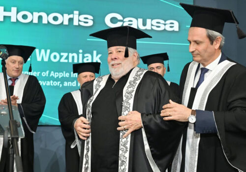 Apple legend Steve Wozniak became Doctor Honoris Causa of the Technical University of Moldova Apple legend Steve Wozniak became Doctor Honoris Causa of the Technical University of Moldova