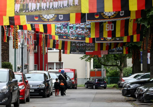 Retailul din Germania mizează pe entuziasmul generat de fotbal, dar nu se așteaptă la un boom al vânzărilor Retailul din Germania mizează pe entuziasmul generat de fotbal, dar nu se așteaptă la un boom al vânzărilor