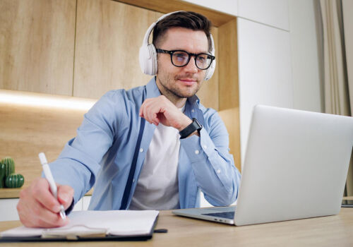 Microshifting: de ce angajații își fracționează tot mai mult ziua de lucru