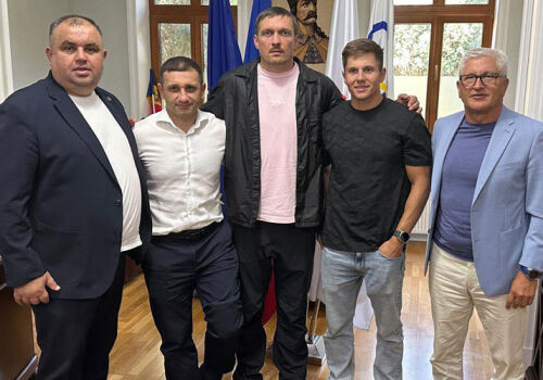 Непобедимый абсолютный чемпион мира по боксу посетил Молдову