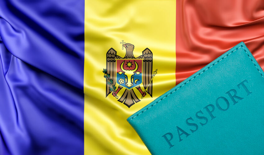 Drapelul și pașaportul moldovenesc