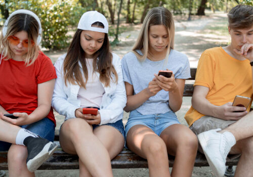 Франция намерена поставить заслон «продаже мозгов» детей