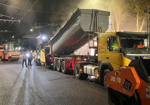 Road workers are repairing the Hîncești Highway and Gagarin Boulevard Road workers are repairing the Hîncești Highway and Gagarin Boulevard