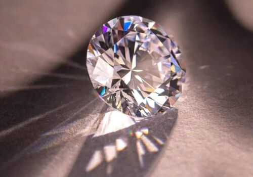 Индийское «небо в алмазах»: на биржу пригласили священника