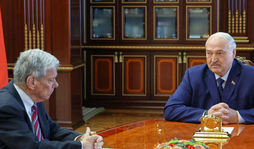 Cole: Trump considers Lukashenko a good friend John Cole, Alexander Lukashenko