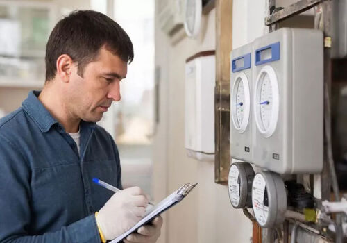 Se intenționează verificarea mai rar a contoarelor de gaz și de energie electrică