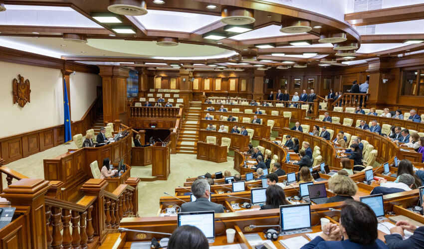 A fost adoptată legea privind accelerarea dezvoltării rețelelor gigabit: ce se schimbă pentru constructori? Parlamentul Moldovei