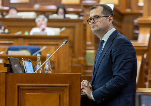 Premierul este revoltat de necesitatea binecuvântării preotului pentru deschiderea unei stomatologii