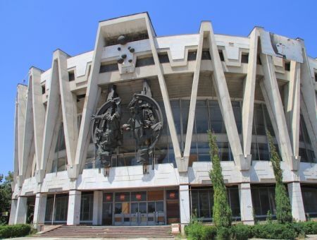 Здание цирка ждет реконструкция