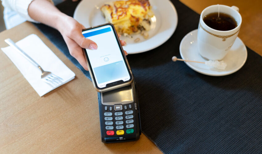 Finance Minister urged waiters and couriers to switch to tipping through MIAs cashless payment