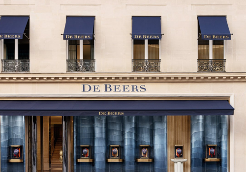  Vânzarea companiei De Beers intră în linia dreaptă