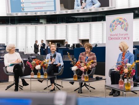 World Forum for Democracy: «Демократия = Мир?» World Forum for Democracy: «Демократия = Мир?»