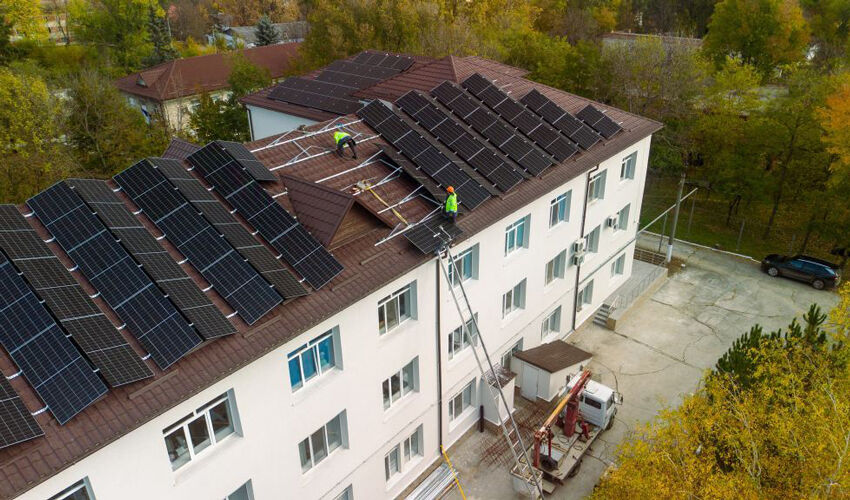 Three district hospitals have switched to green energy Three district hospitals have switched to green energy