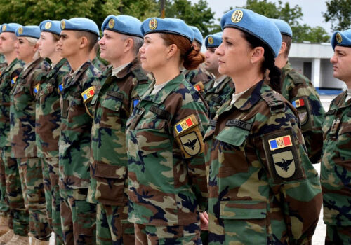 Unul din cinci militari din Moldova este femeie