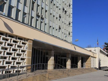 Курс «не скачет», НБМ молчит Курс «не скачет», НБМ молчит